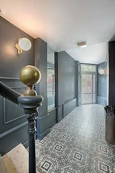Avama Prony Otel Paris