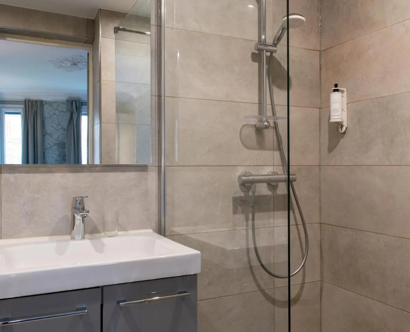 Otel Avama Prony 3*