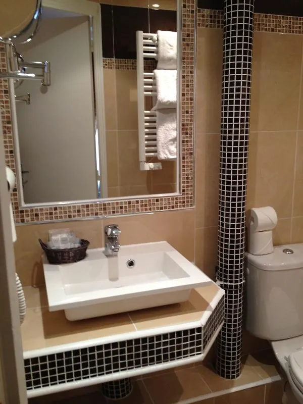 Avama Prony 3* Paris