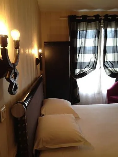 Otel Avama Prony Paris