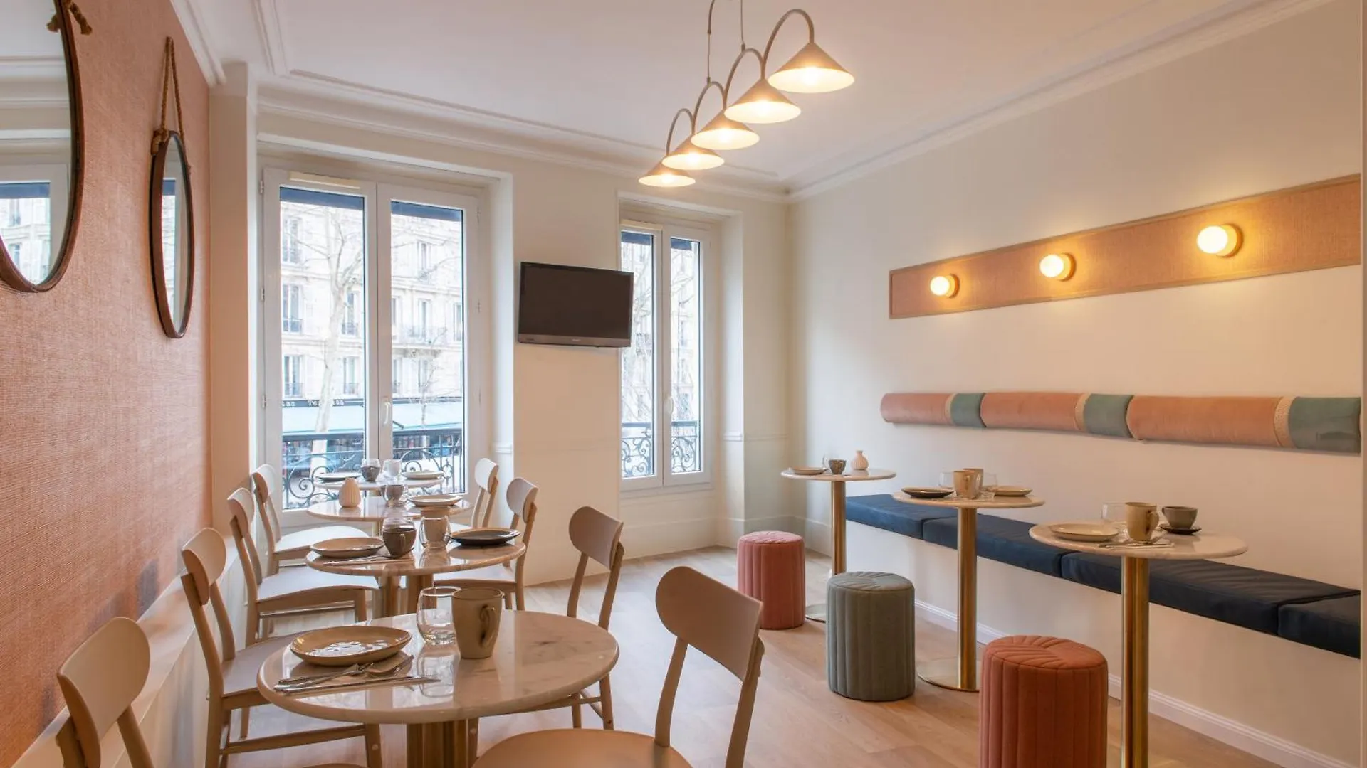Hotel Avama Prony Paris