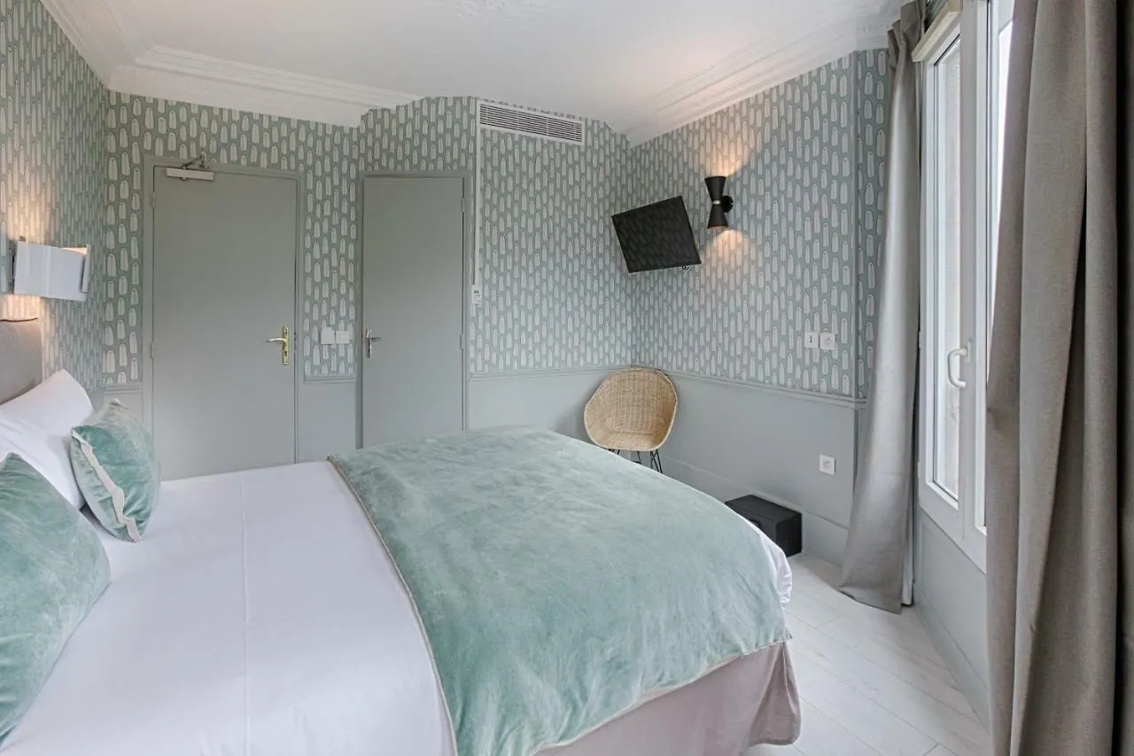 Avama Prony Hotel 3*