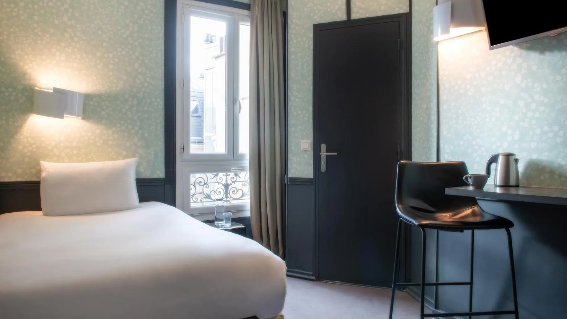 Avama Prony Hotel